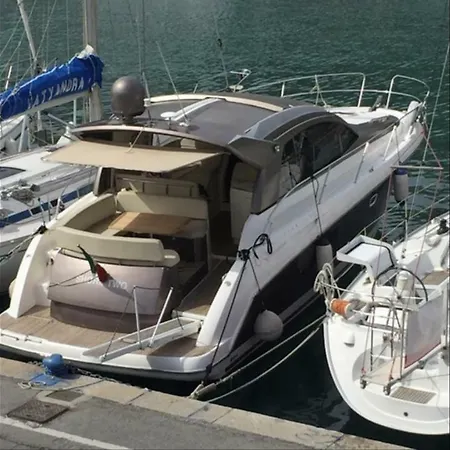 Prestige 42 Bateau-hôtel *